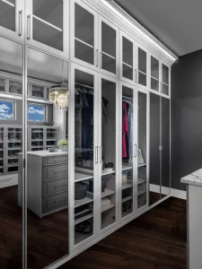 Walk in closet featuring a full body mirror